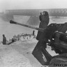 немецкие  зенитчики  у  моста в  оккупированном  городе  Калинин