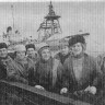 Овсянкин Леонид (в центре) со своей бригадой докеров  - ТМРП  03 02 1979