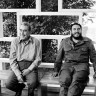 Леонид Ильич Брежнев и Фидель Кастро вместе смеются над американцами