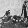 Погрузка невода на судно – СРТР-9110 21  12 1968