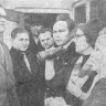 жена Яна Анвельта (справа), его дочь и сын среди моряков плавбазы Ян Анвельт – 25 04 1964