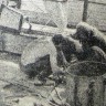 Густинович и Кучерюк  матросы за ремонтом проводника невода  СРТР 9097 8 февраля  1972
