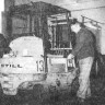Воловик В.  и А. Шаров ремонтируют электропогрузчик – ТМРП 25 04 1991