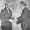 ПААЛЬ А. А.  секретарь парткома объединения вручает новый партбилет старейшему в нашей организации коммунисту А. Р. МАТСОНУ - ЭРПО Океан 24 03 1973