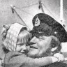 Козенкраниус  Георгий матрос с дочкой Лией  июнь 1968 экипаж БМРТ 368