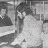 Якупов М.   2-ой    помощник капитана  награждает  грамотой рыбообработчика Виктора Курапова  - БМРТ-183 Рудольф  Вакман 17 12 1974