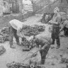 Бунев  мастер добычи с бригадой готовит промвооружение к сдаче в порту - БМРТ-355  АНТОН ТАММСААРЕ  18 09 1973