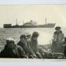 пб И. Варес ловит рыбу на Ньюфаундленде 1965