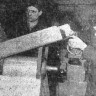Логачев Б. слесарь  и инженер техотдела ТБТФ А. Кикерист  осматривают  барабан для снятия чешуи. - БМРТ -227 15 04 1967