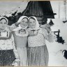 Советские крестьянки из деревни Акимовка. Зима 1942-43 годов. Калужская область.