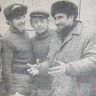 Матвиенко Александр старший мастер обработки (второй справа) со своей бригадой. Плаврыбозавод «Станислав Монюшко». -  6 февраля 1973