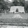 памятник на братской могиле воинов, павших в  боях за  освобождение  Таллина  - 1952