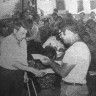 Сарв Олеву плотнику вручает диплом и почетный знак Головко П. 1-й помощник - ПБ Станислав Монюшко 18 07 1978